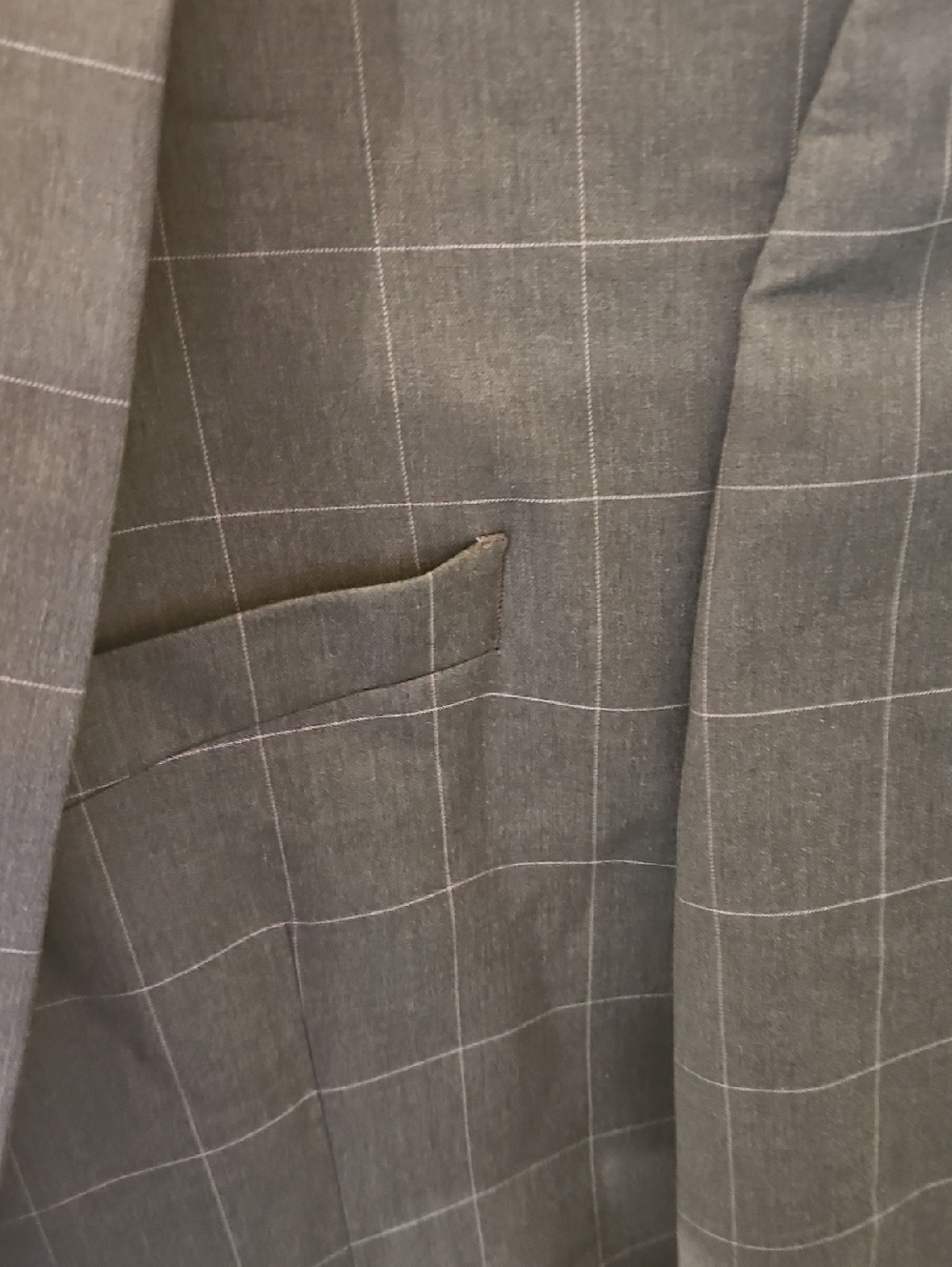 Perry Ellis Gray Two piece Suit. 40 S, 34-30 - Picture 6 of 12